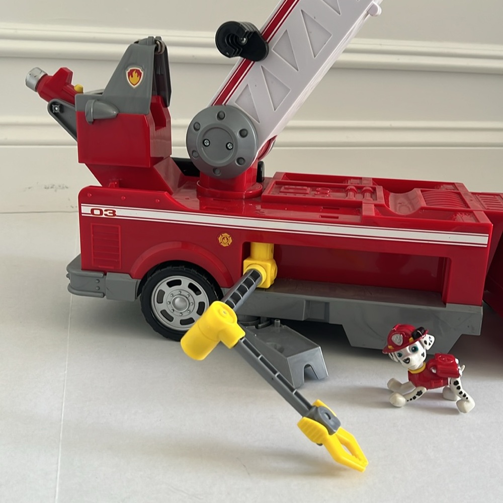 Paw Patrol Ultimate Rescue Fire Truck w/Extendable 2 ft. Tall Ladder Marshall - Picture 8 of 17